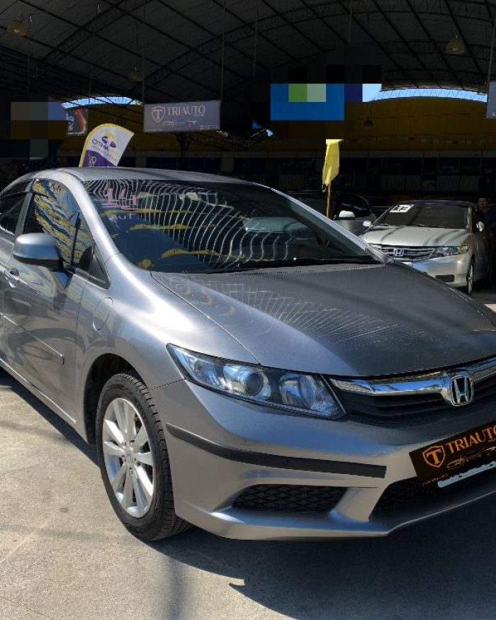 criar um anuncio do automovel TOYOTA ETIOS SD AUTOMATICO 1.5 2018, especificando objetivamente as qualidades e o pq devem comprar na triauto motoRS