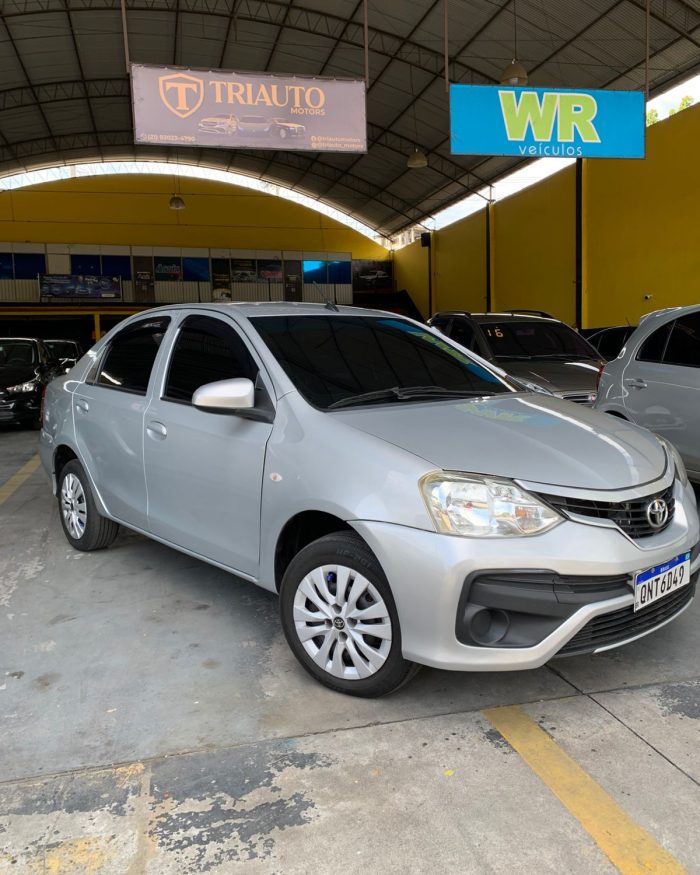 💎 TOYOTA ETIOS SEDAN X 1.5 AUTOMÁTICO + GNV Economia de verdade com o conforto que você merece! 🚗💨 Você busca um carro que seja sinônimo de confiança, espaço e baixo custo de manutenção? O Toyota Etios Sedan é a escolha inteligente para quem não quer ter dor de cabeça. E o melhor: já vem equipado com GNV, garantindo a máxima economia no seu dia a dia ou no trabalho! ✨ Principais Destaques: Motor 1.5 Flex: Potência e durabilidade japonesa. Câmbio Automático: Conforto total no trânsito urbano. Kit GNV Instalado: Redução drástica nos custos com combustível. Porta-malas Amplo: Ideal para viagens em família ou para quem trabalha com aplicativos. Direção Elétrica: Leveza e precisão em cada manobra. Segurança Toyota: Airbags, freios ABS e a confiança de uma das marcas mais valiosas do mundo. Por que comprar na Triauto Motors? 🤝 Na Triauto Motors, você encontra as melhores condições para a compra do seu carro novo! Nossa missão é oferecer transparência e segurança em cada negócio. ✅ Veículos revisados e com procedência garantida. ✅ Taxas de financiamento exclusivas e competitivas. ✅ A melhor avaliação do seu usado na troca. ✅ Atendimento personalizado para você sair de carro novo sem burocracia. 📍 Venha nos visitar ou chame agora no WhatsApp! Sua próxima conquista está aqui na Triauto Motors. 👉21 92023-4790 ALTAMIR 👉 AV JORN ROBERTO MARINHO 800 BOX 2 GALO BRANCO SG Triauto Motors: Realizando o sonho do seu carro novo com confiança e transparência! #TriautoMotors #ToyotaEtios #CarroAutomatico #GNV #OfertaImperdivel #CarroNovo #Confiança
